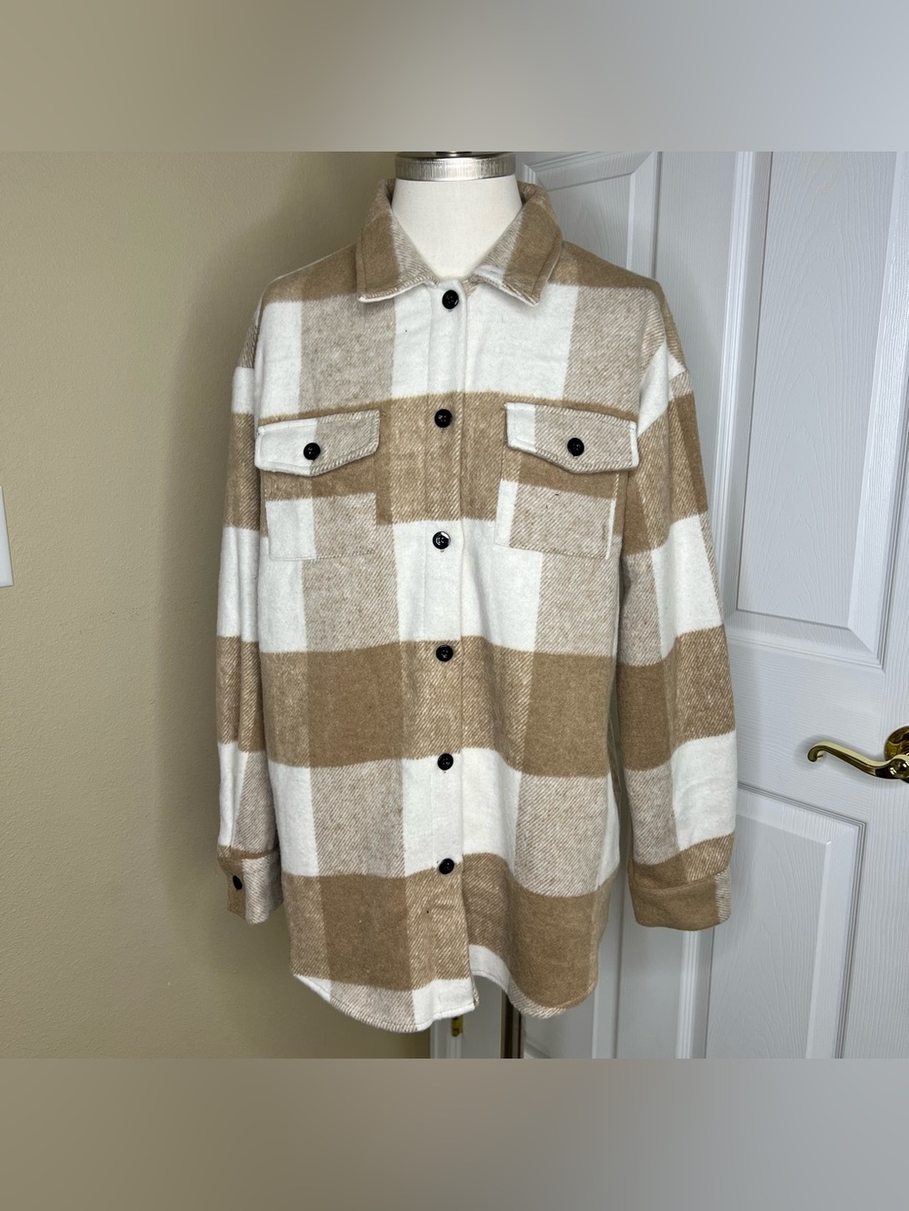 Automet Oversized Shacket Plaid Flannel in Beige and White